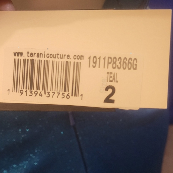 Elegant Blue Off-Shoulder Evening Gown - Picture 4 of 7